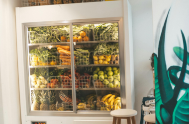 community refrigerator food donation